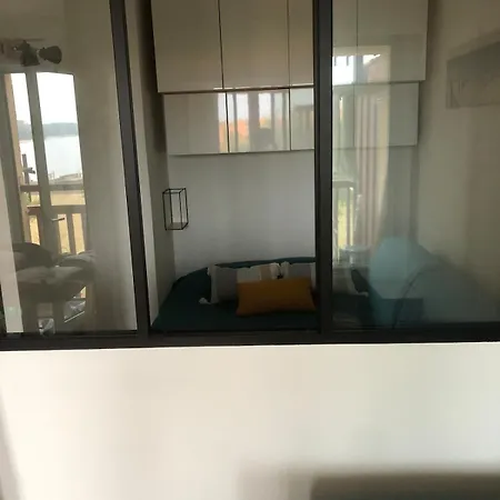 Joli T2 Vue Lac, Entierement Renove