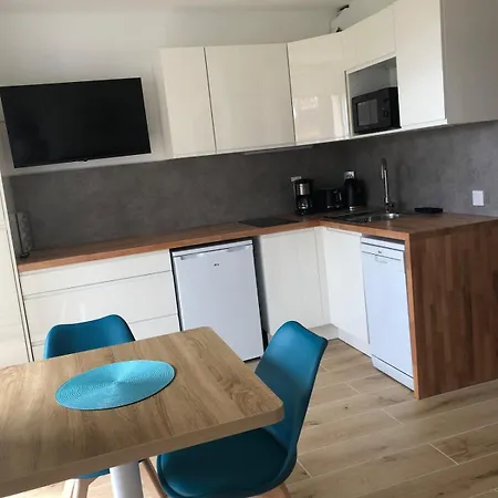 Apartment Joli T2 Vue Lac, Entierement Renove *