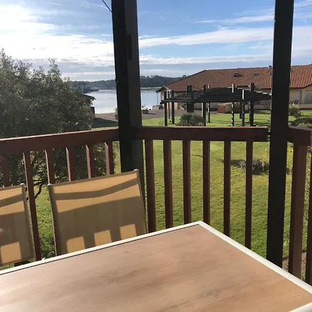 Joli T2 Vue Lac, Entierement Renove