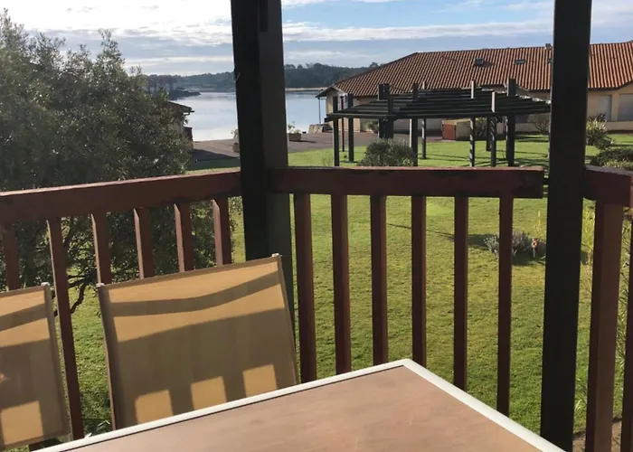 Joli T2 Vue Lac, Entierement Renove